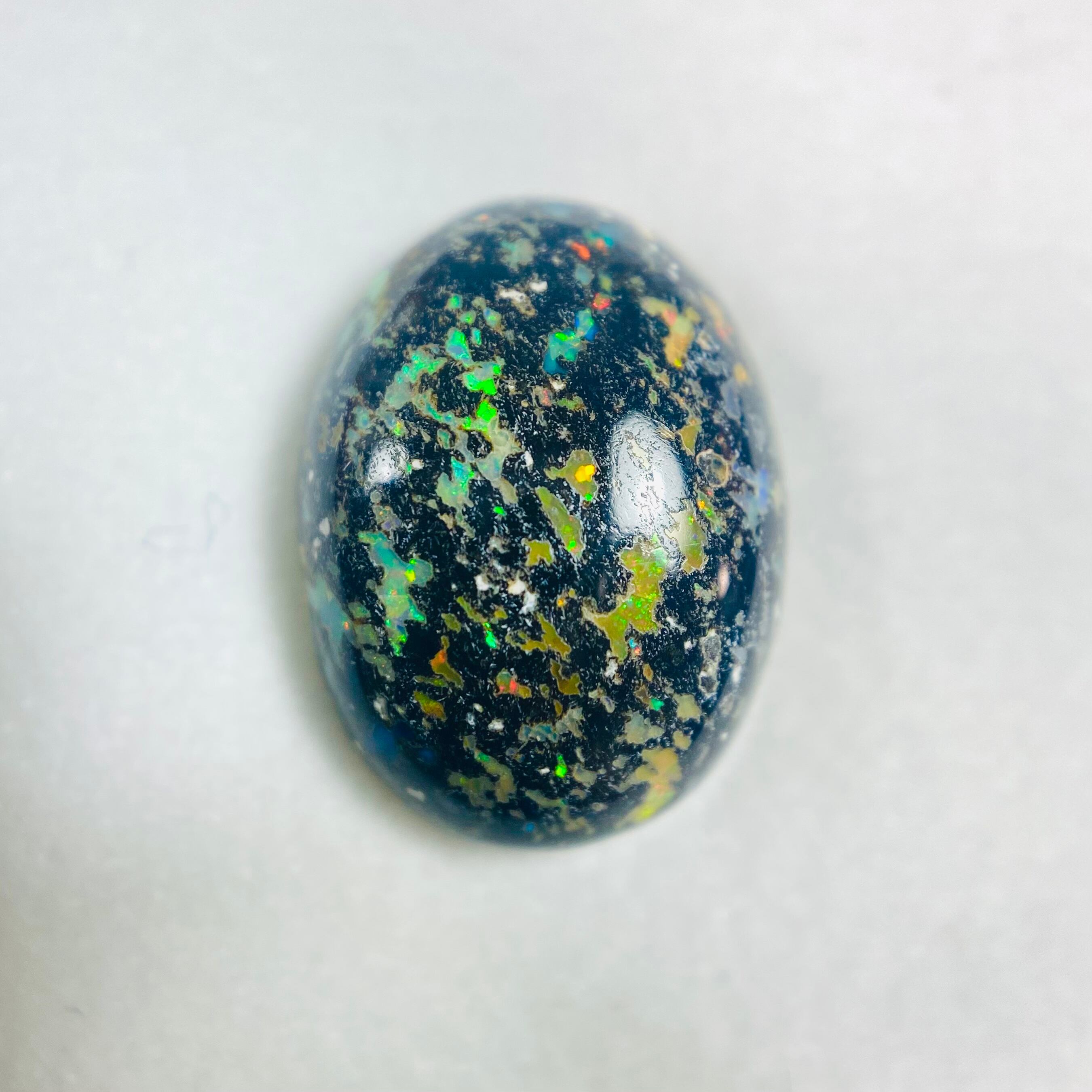 ヒョウ柄なオパール