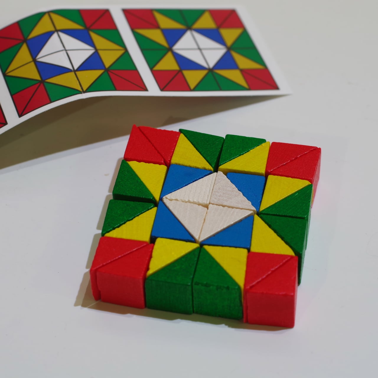 マッチ箱入り ミニモザイク | 木のおもちゃ専門店 おもちゃ箱 イカロス