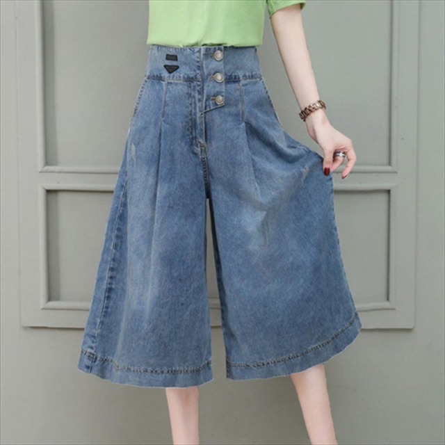 【送料無料】 ハーフパンツ ガウチョ ロング ひざ丈 ポケット ハイウエスト Aライン デニム ブルーデニム かわいい 大人可愛い 大人女子 綺麗 シンプル カジュアル おしゃれ お洒落 こなれ感 ラフ コンサバ 着痩せ ヘルシー系 無地 夏 20代 30代 40代 レディース 女性用 ママ服 お出かけ 休日 アウトドア 着回し 普段使い ファッション コーデ スタイル 楽ちん 体型カバー 定番 デイリーユース オーバーシルエット ゆる 青 ブルー