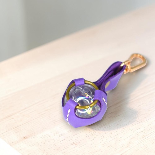 創造性を呼び覚ます紫レザー×虹入り水晶のキーホルダー［P-153KH］【送料無料】