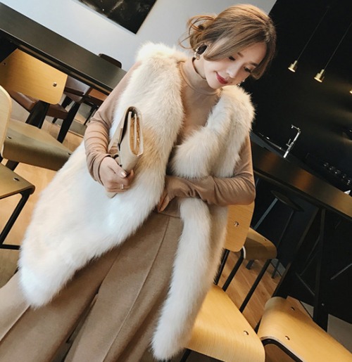 フェイクファーベスト レディース 羽織 アウター ベスト ノースリーブ おしゃれ カジュアル きれいめ お出掛け シンプル 無地 ふわふわ 暖かい Vネック イミテーションファー 防寒