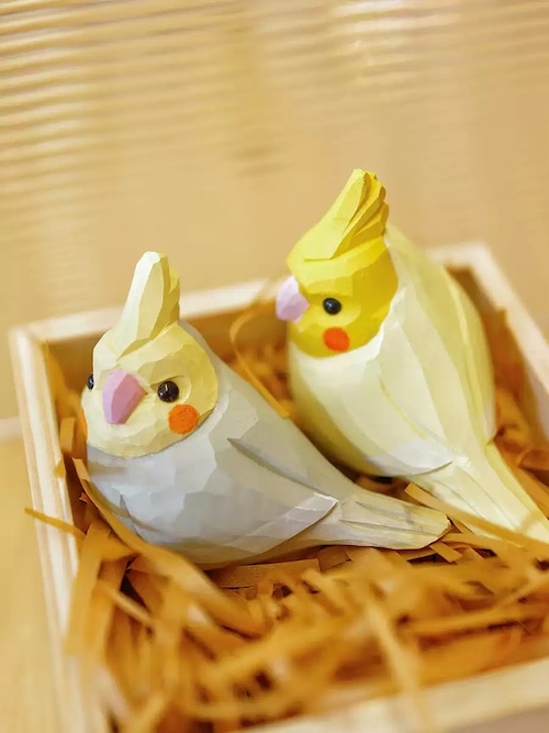 グレー+イエロー2点セット 木彫り 小鳥 オカメインコ 置物 かわいい 癒し系 手作り風 卓上オブジェ デスク飾り インテリア雑貨 リビング 玄関 寝室 新婚祝い 結婚祝い ギフト プレゼント 商品画像2