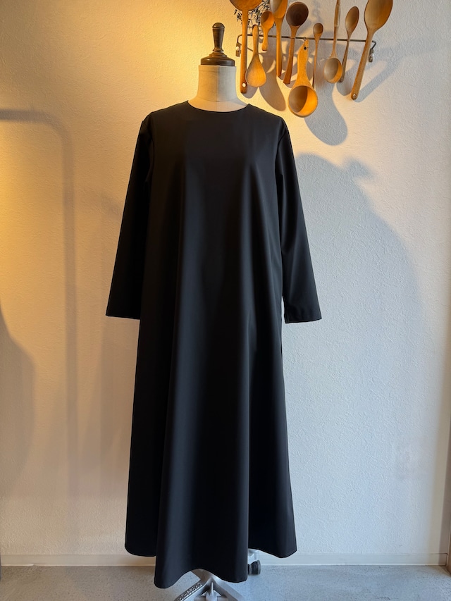 u n  c i n q  トロピカルストレッチバックタックドレス