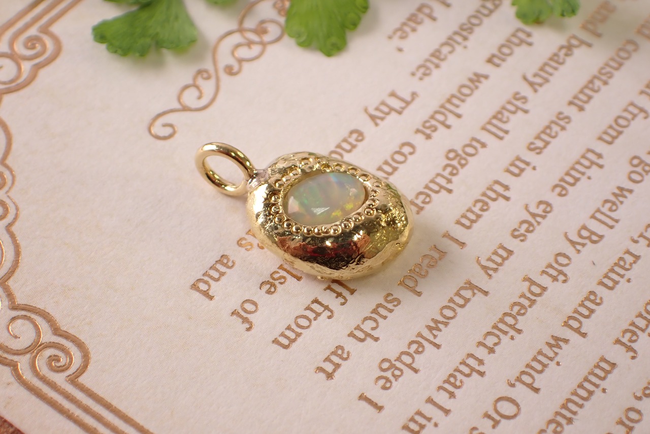 オパールペンダントトップ ブラス(真鍮) [D11‐96]