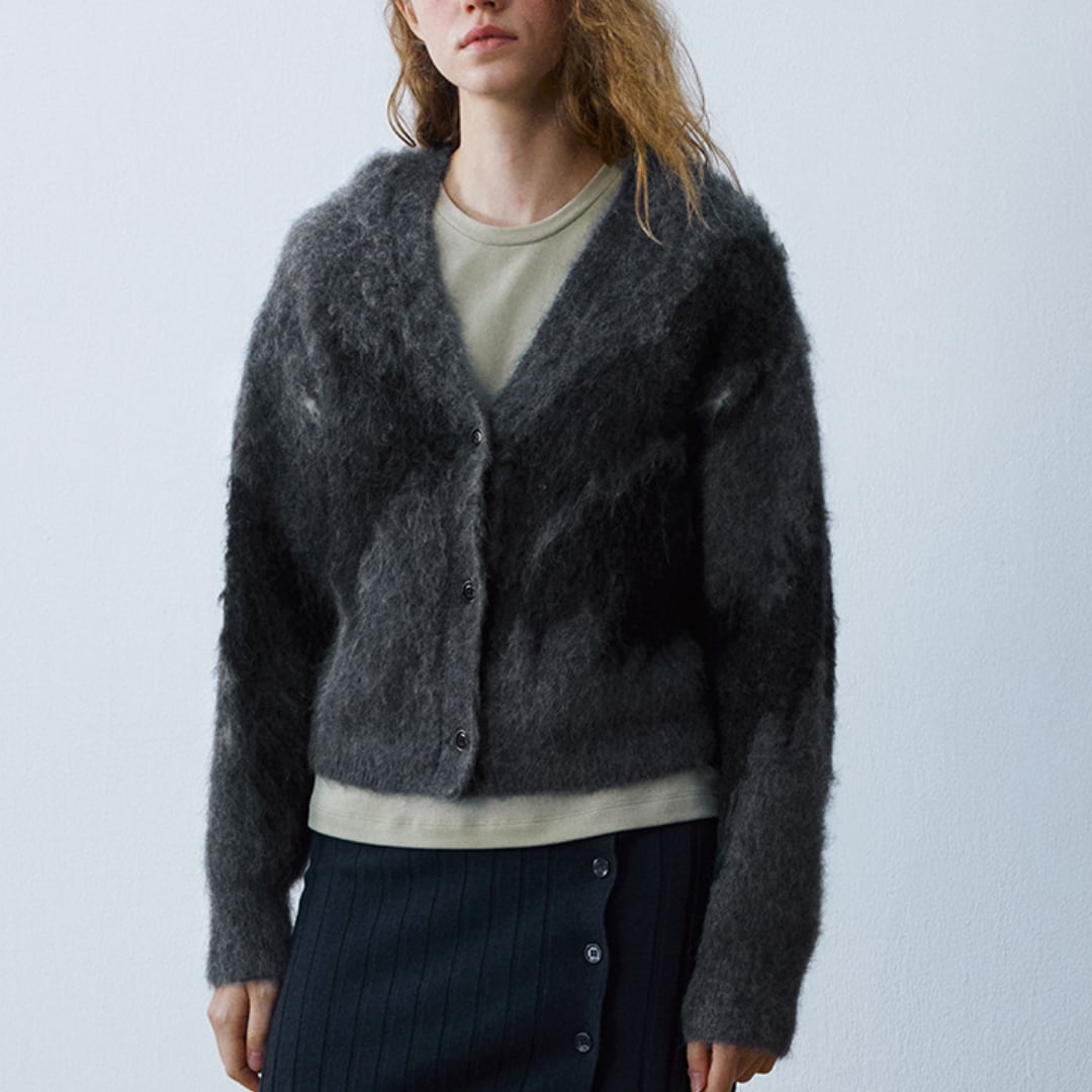 Nuanced pattern V-neck alpaca wool cardigan G953