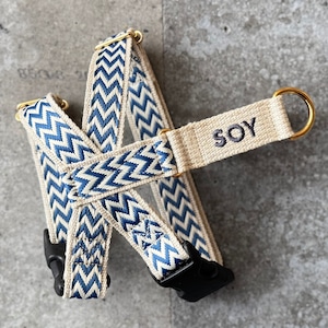 ハーネス ネーム刺繍 Chevron blue × white