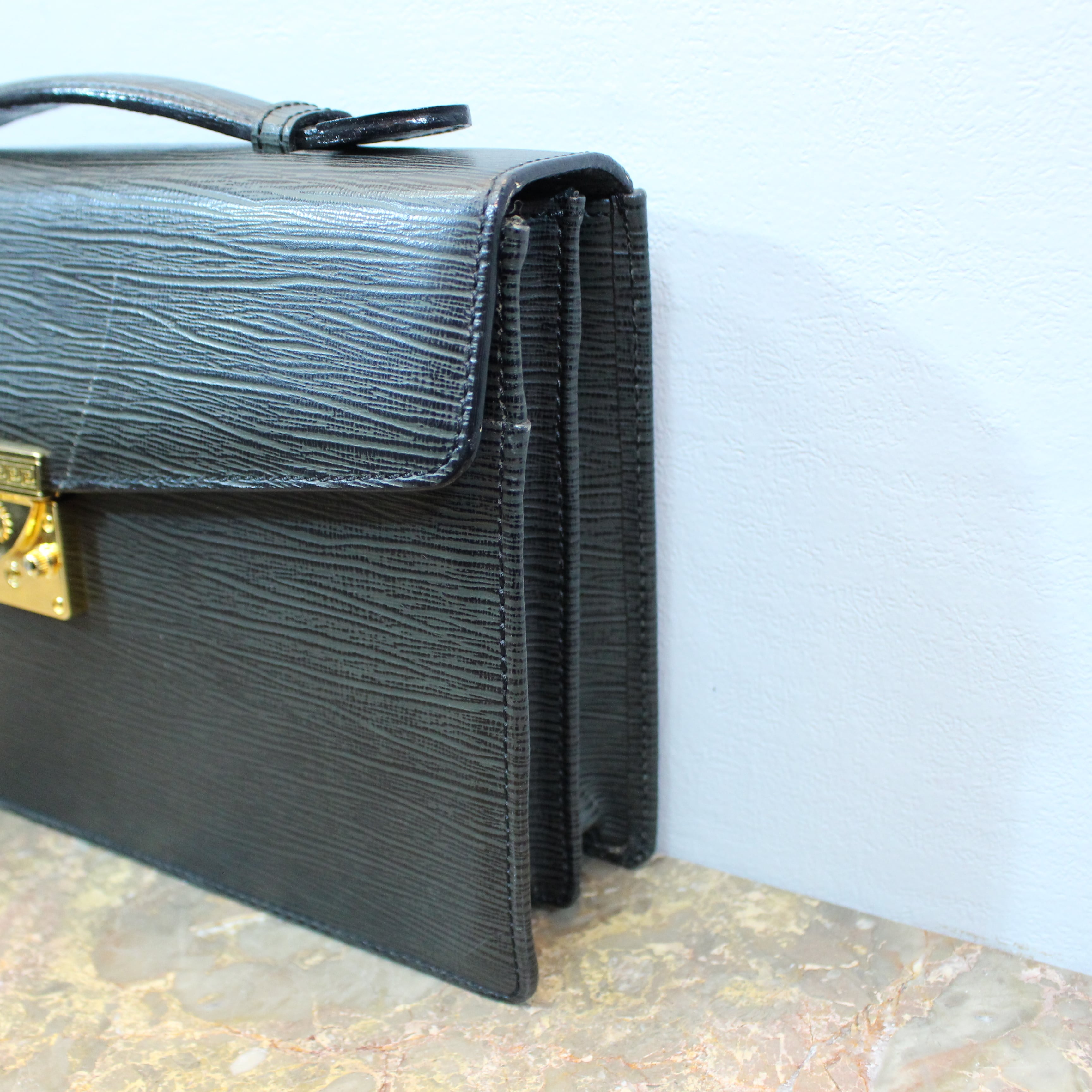 2000000026848 GIANNI VERSACE LEATHER BUSINESS BAG STYLED IN ITALY