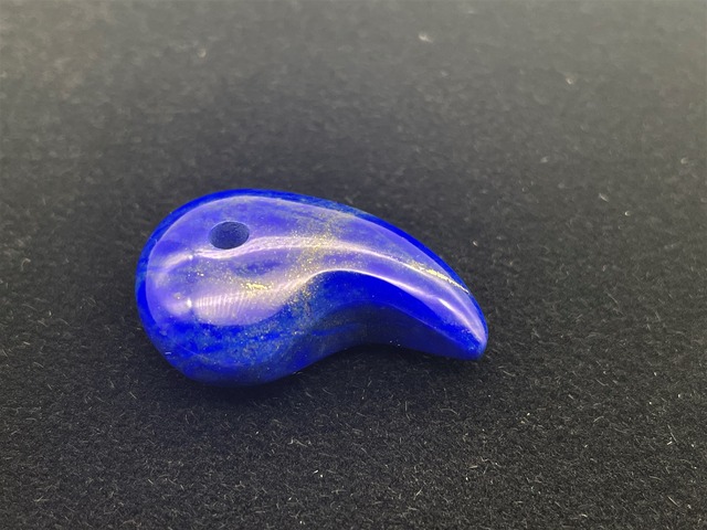 勾玉（ラピスラズリ）