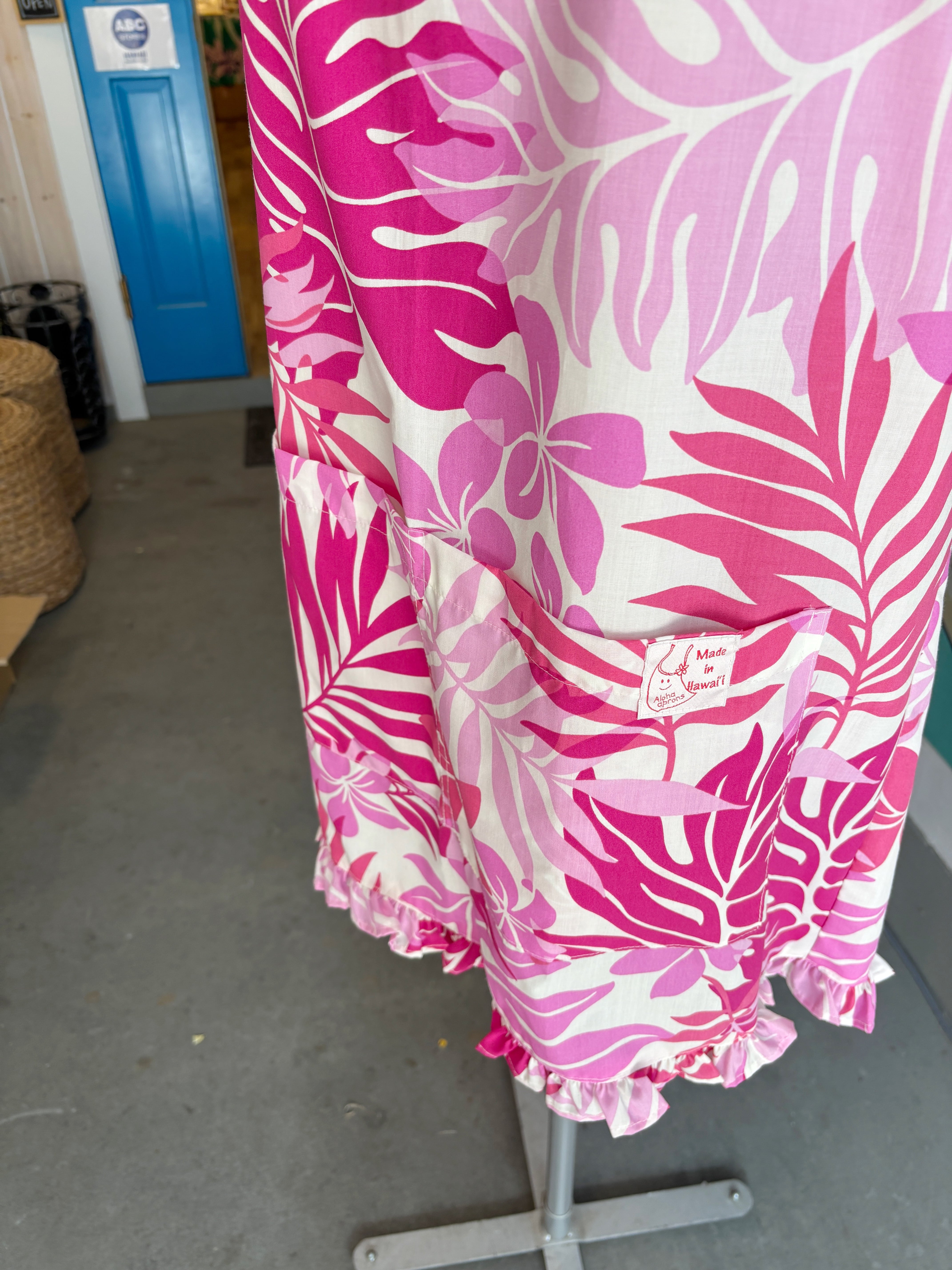 ハワイ限定商品を安心の国内配送で！【アロハエプロンズ/ Aloha aprons