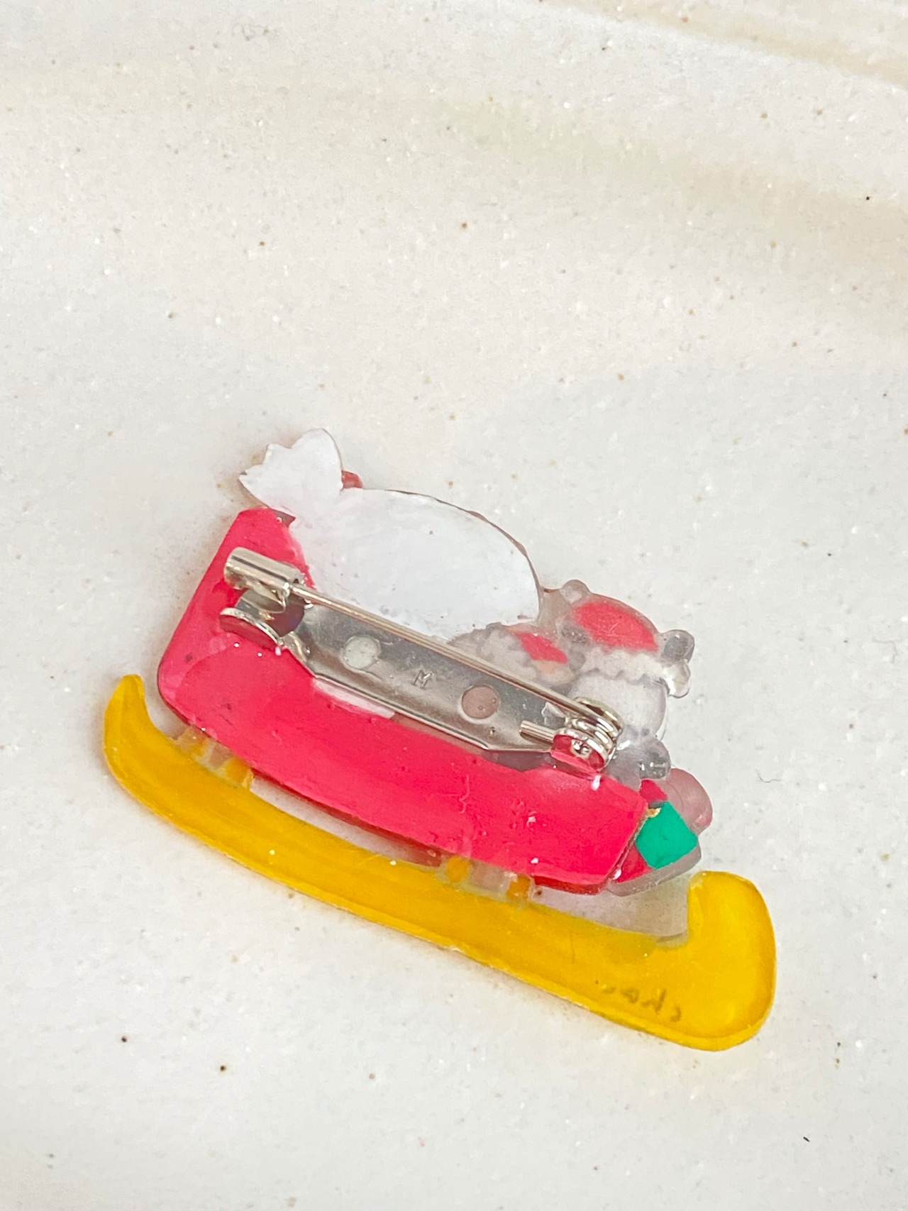 ブローチ『ソリに乗ってプレゼントお届けだる♡』