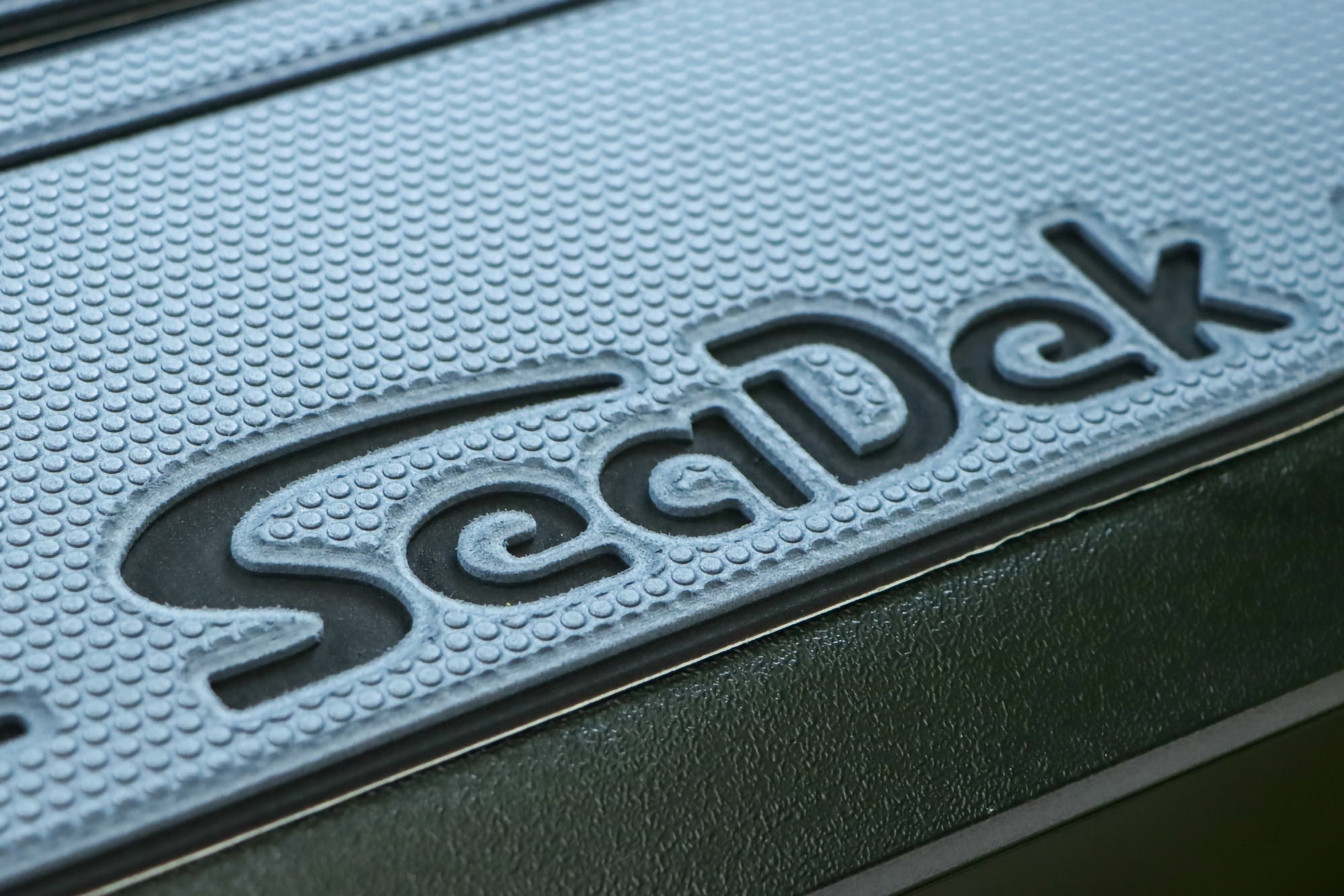 GBラゲッジマット SeaDek®素材 【GROWTOBEECLE】ダークグレー×ブラック