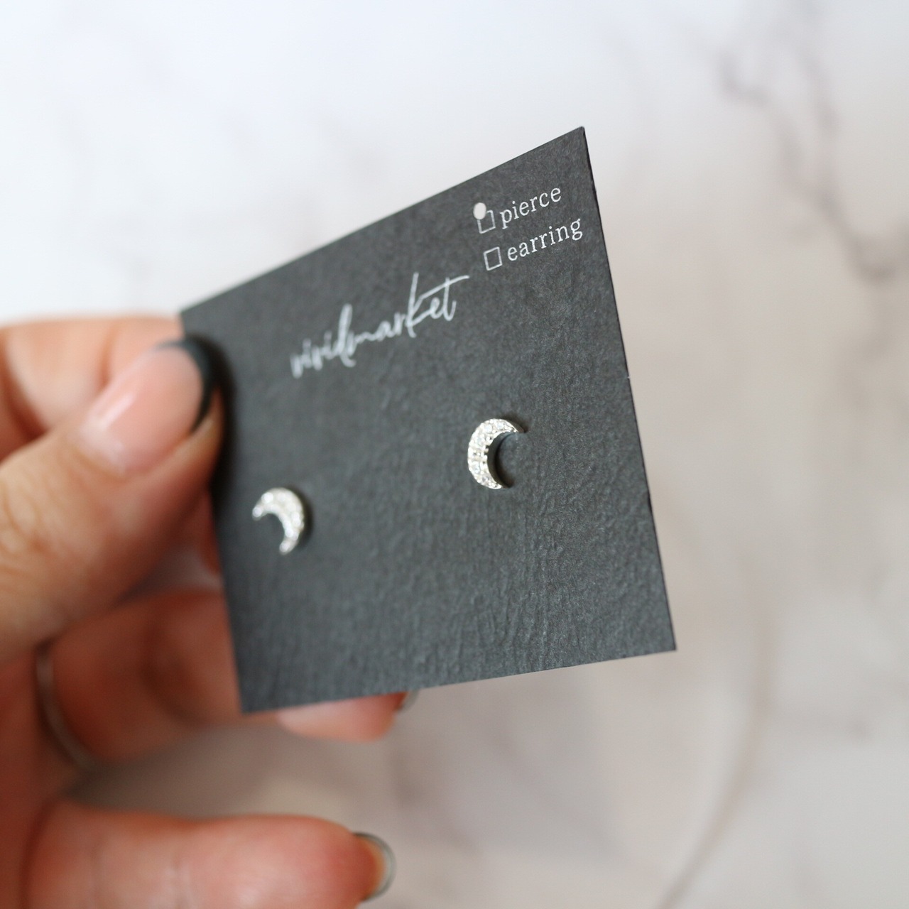 キラキラの月こつぶシルバーピアス