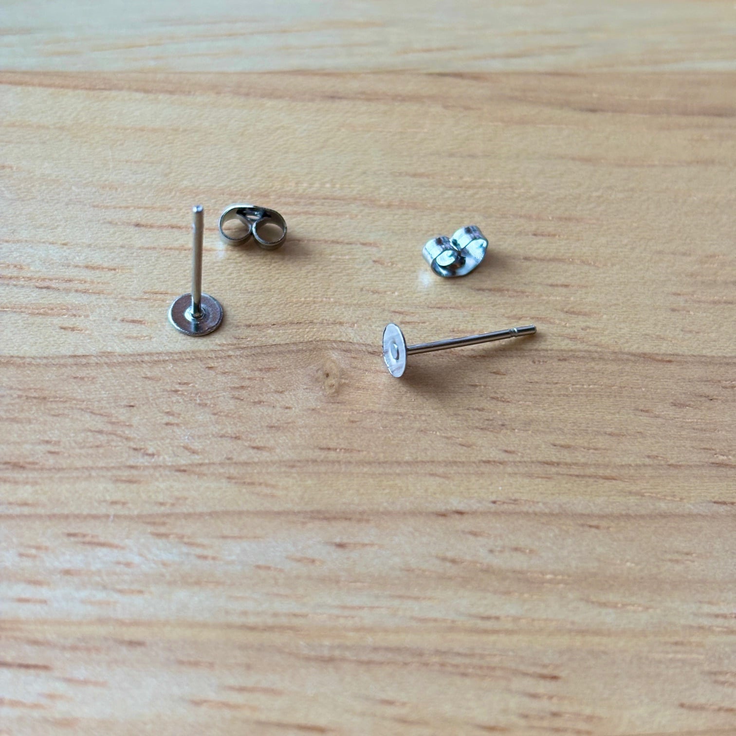 ガラスのシャム猫 小粒 シンプルピアス／イヤリング | 猫アクセサリー