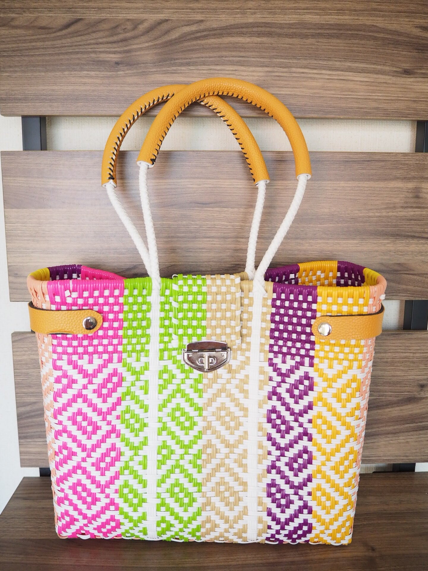 ホワイト系カラフルカゴバッグ♡メルカド♡新品♡ハンドメイド カラフルカゴバッグ/ メルカドバッグ 留め具付 ショルダータイプ 全3色