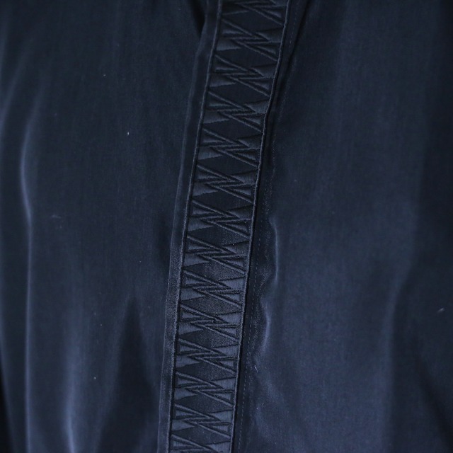"刺繍" black one-tone fry-front band-collar minimal shirt