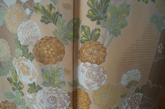 【袷】千總製　枇杷茶地　枝菊に雲取り文　訪問着