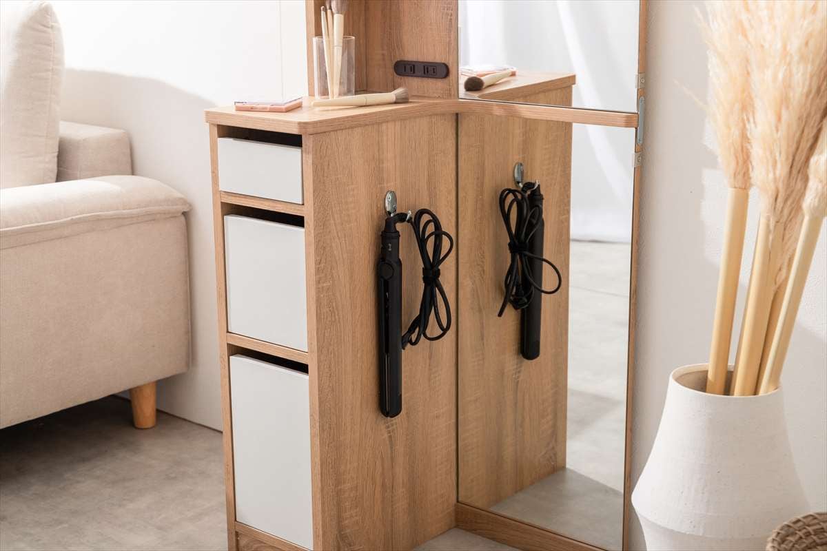 足元までしっかり映り、1台で2通りのカラーを楽しめる収納付き姿見