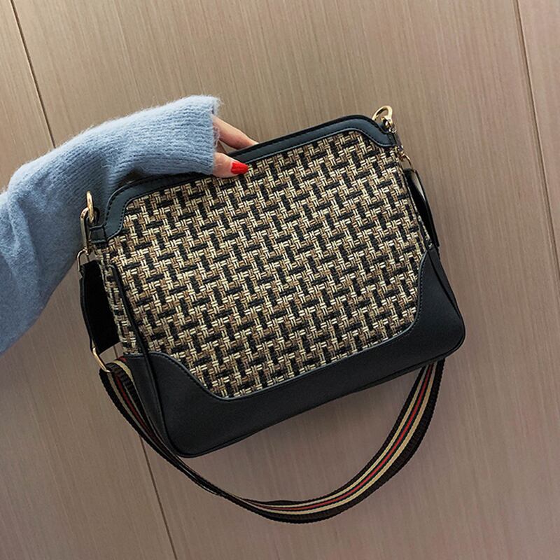 大容量テクスチャーバッグフィメール2020春の新ウールトートバッグバージョン野生気質ブロードバンドクロスボディバッグ Tiancai_Wing_Bag0361136