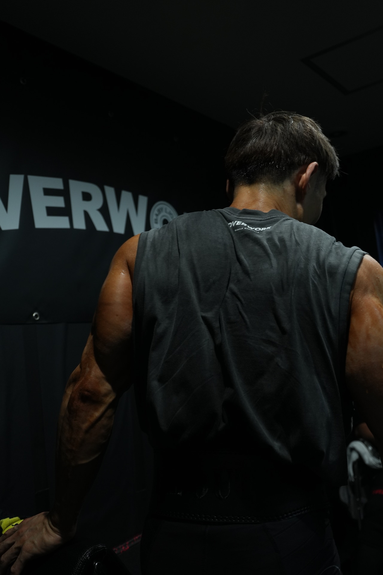 Dont_skip_leg_day_sleeveless_GRAY/YELLOW