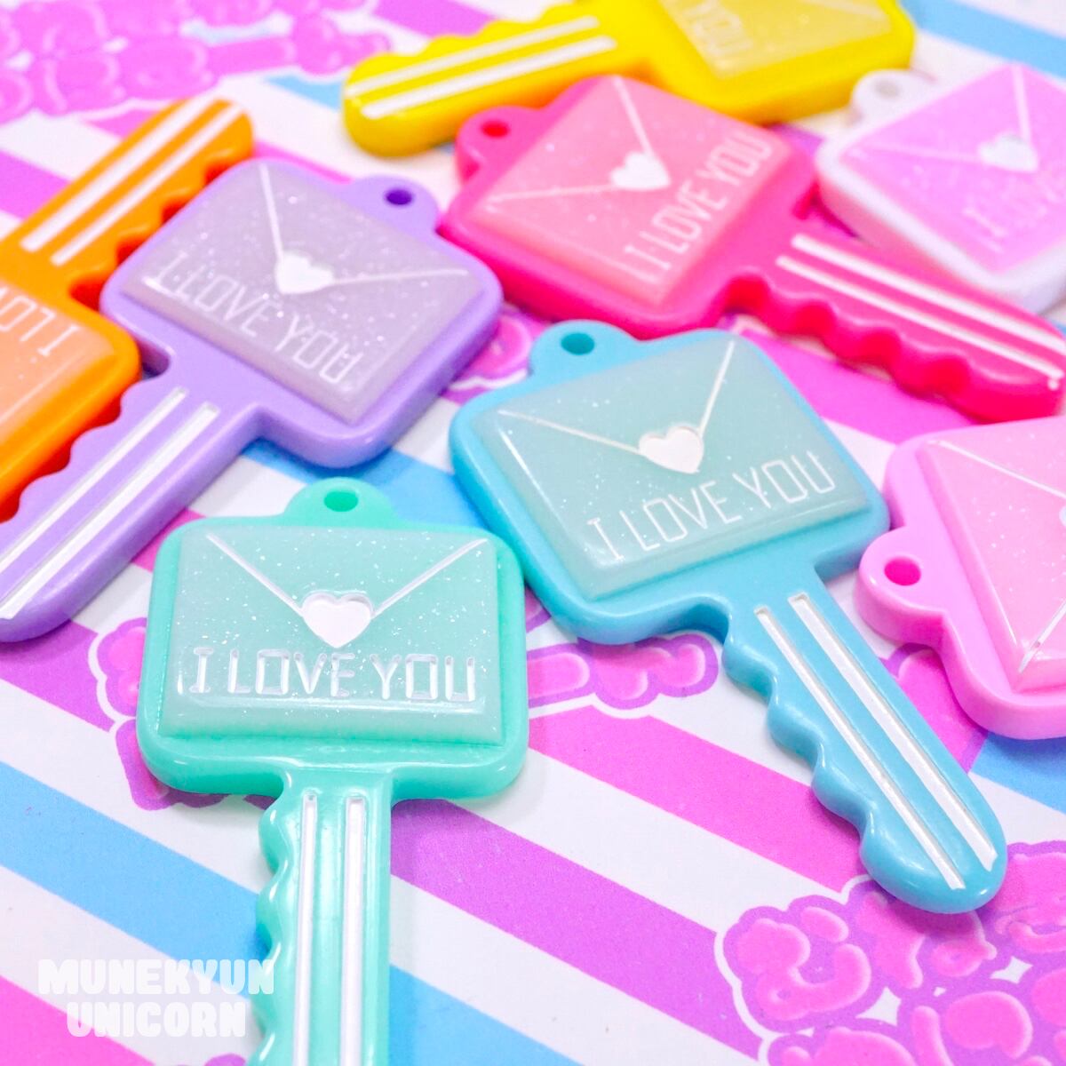 PIN FOR LOVE コレクターズアイテム D565【1個/1pc】ミルキーカラー ラブレター 鍵 チャーム / Milky