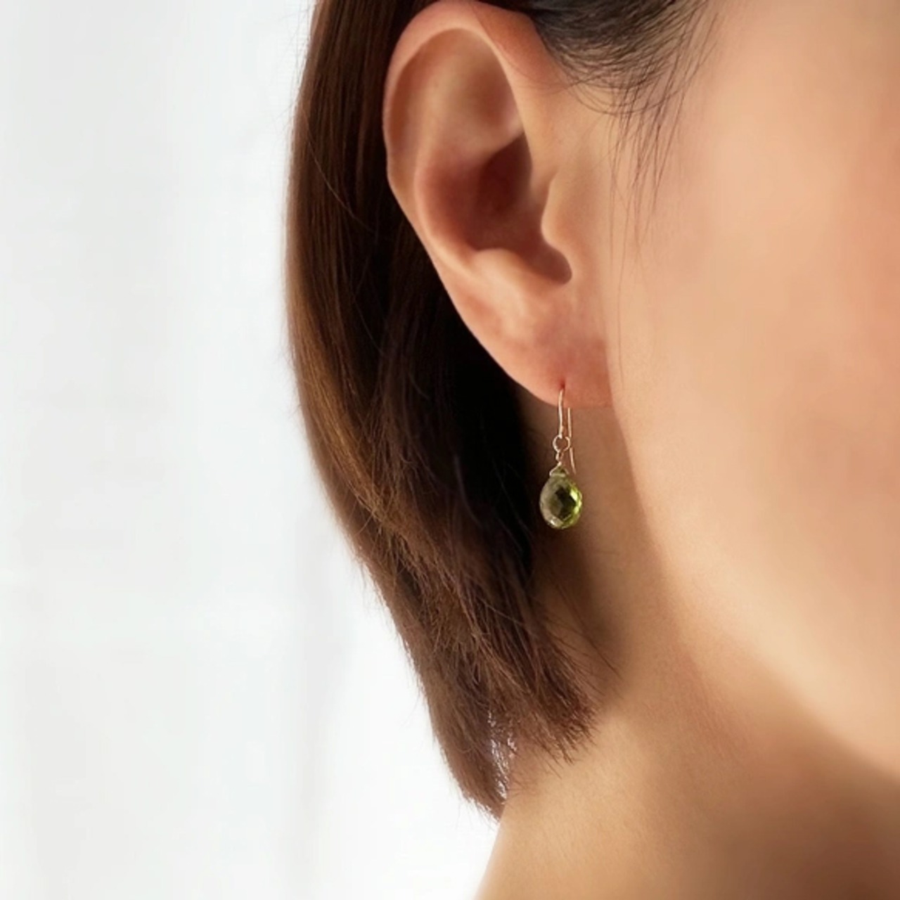 ペリドット<ペアシェイプ・ブリオレットカット>のピアス(K14GF)