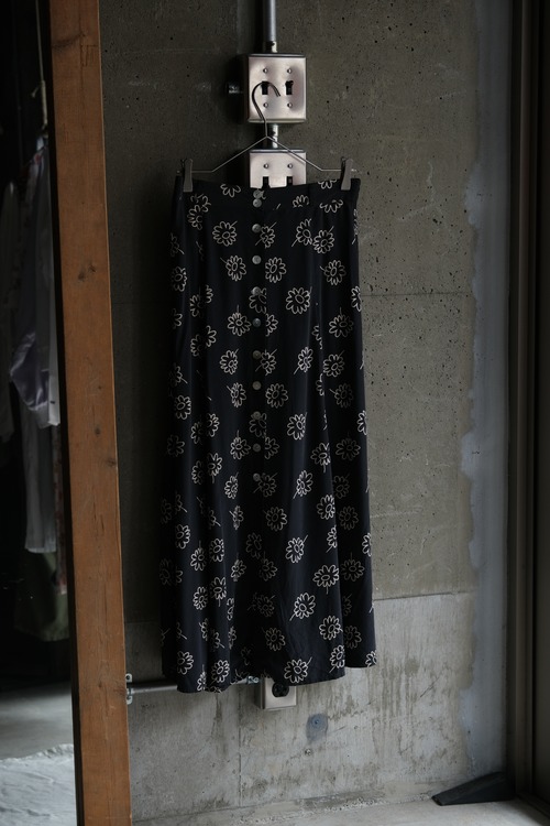 OK／90's "lecomfe" silk skirt／flower print／black
