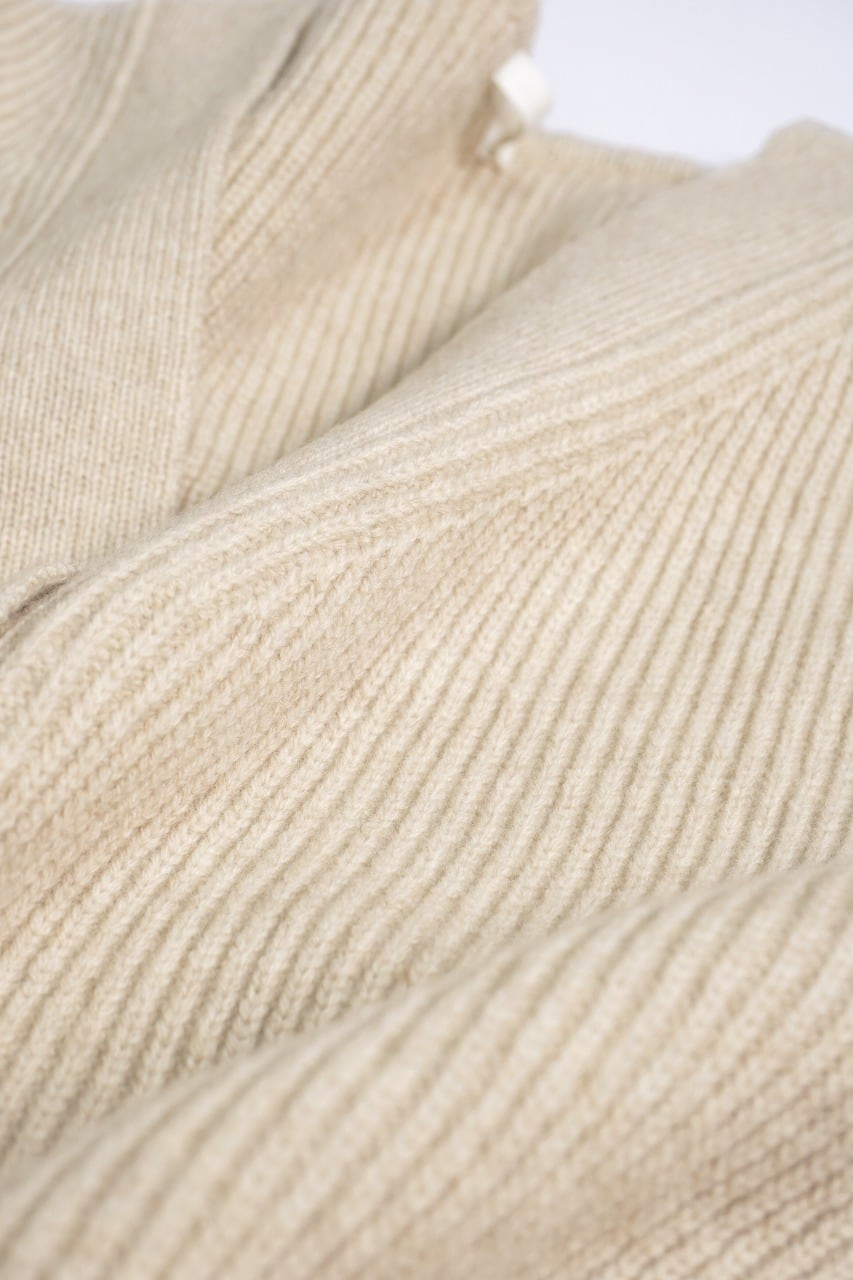 Hand Framed V-Neck C/D