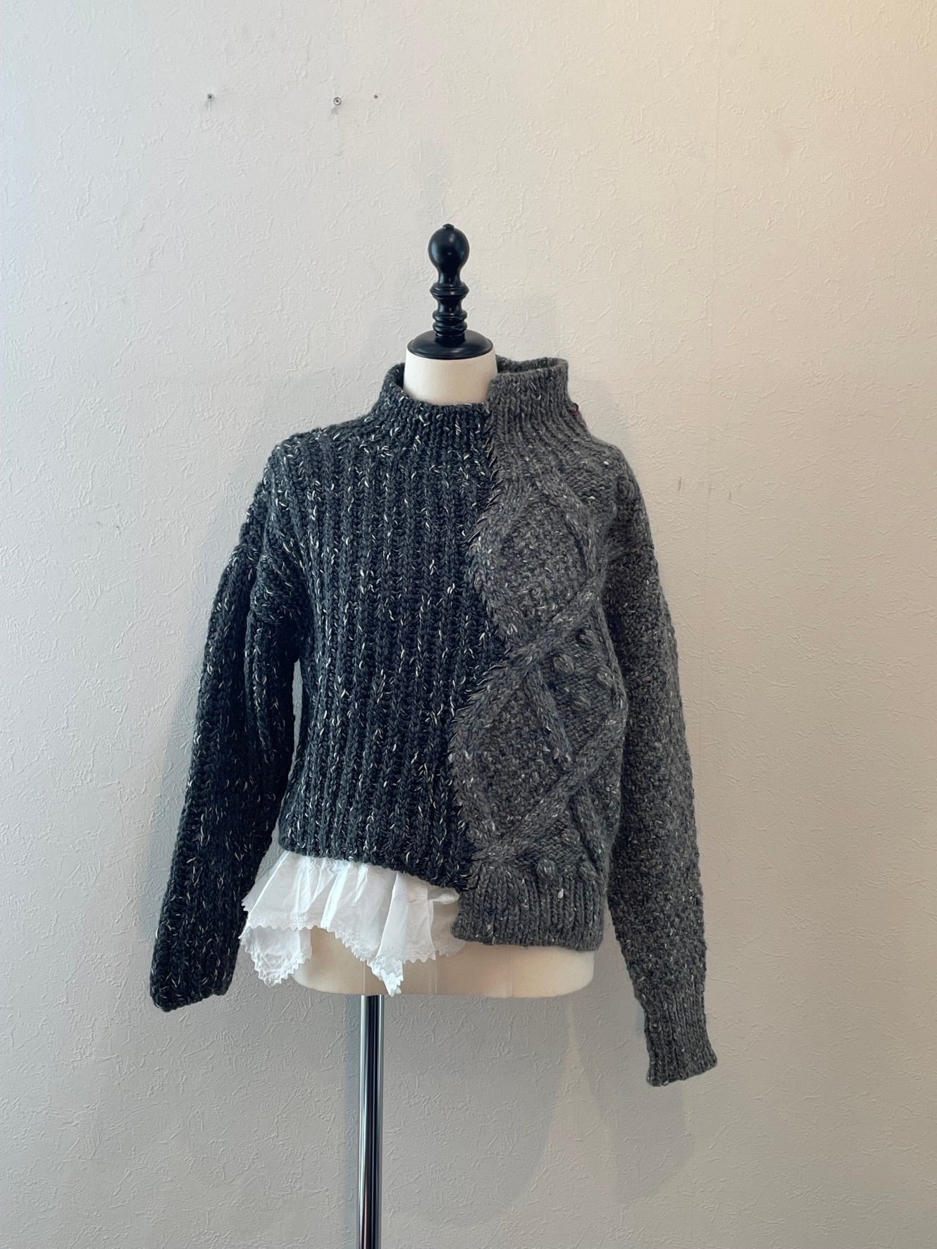 GASA 13233-12109 レース付きアシメトリーセーターlace asymmetry sweater