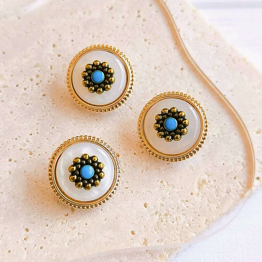 アンティークフラワーボタン 17mm シャンクボタン インポート 輸入