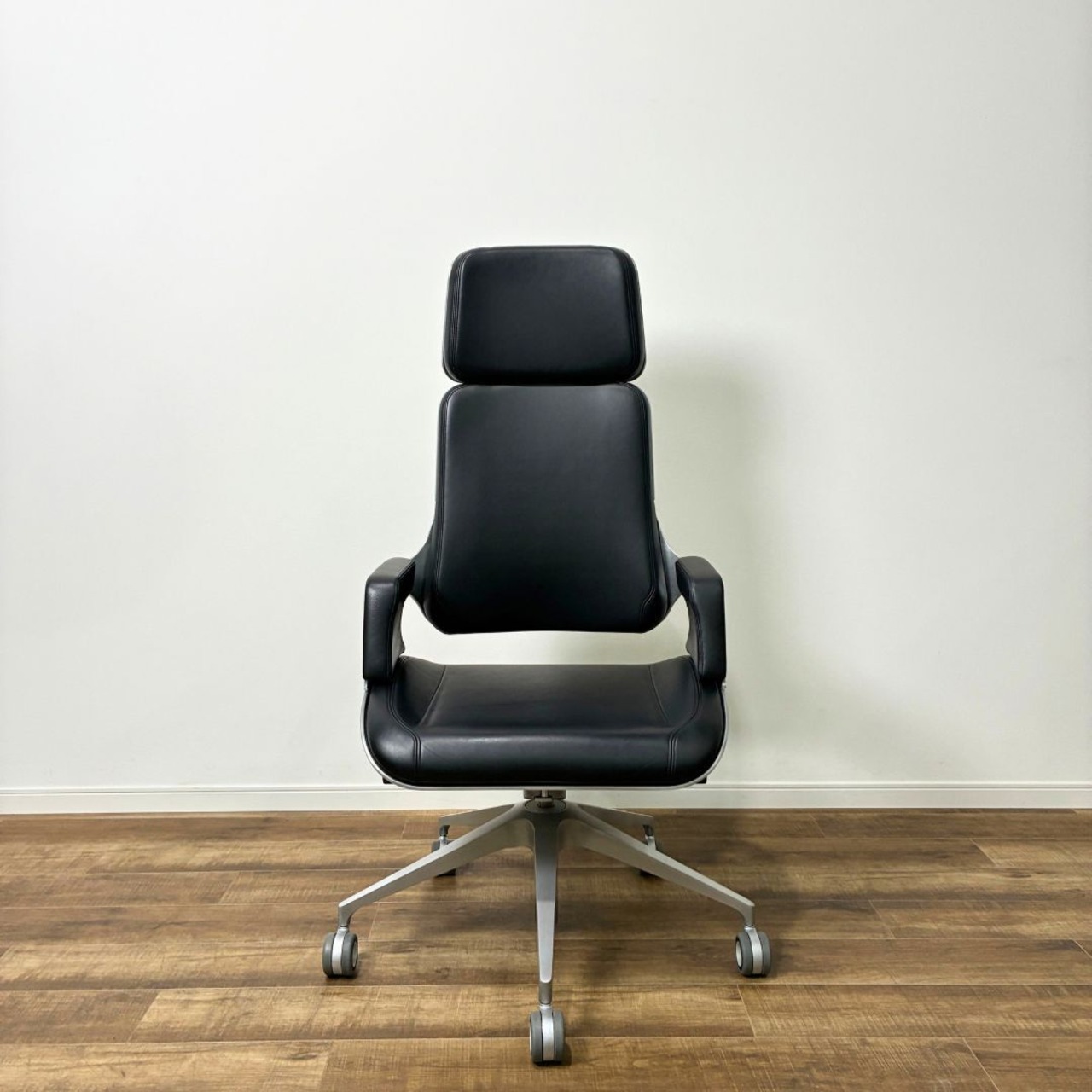 Interstuhl SILVER インタースツール シルバー オフィスチェア デザイナーズ家具 Cassina ixc. 本革 ブラック系【中古】【250サイズ】