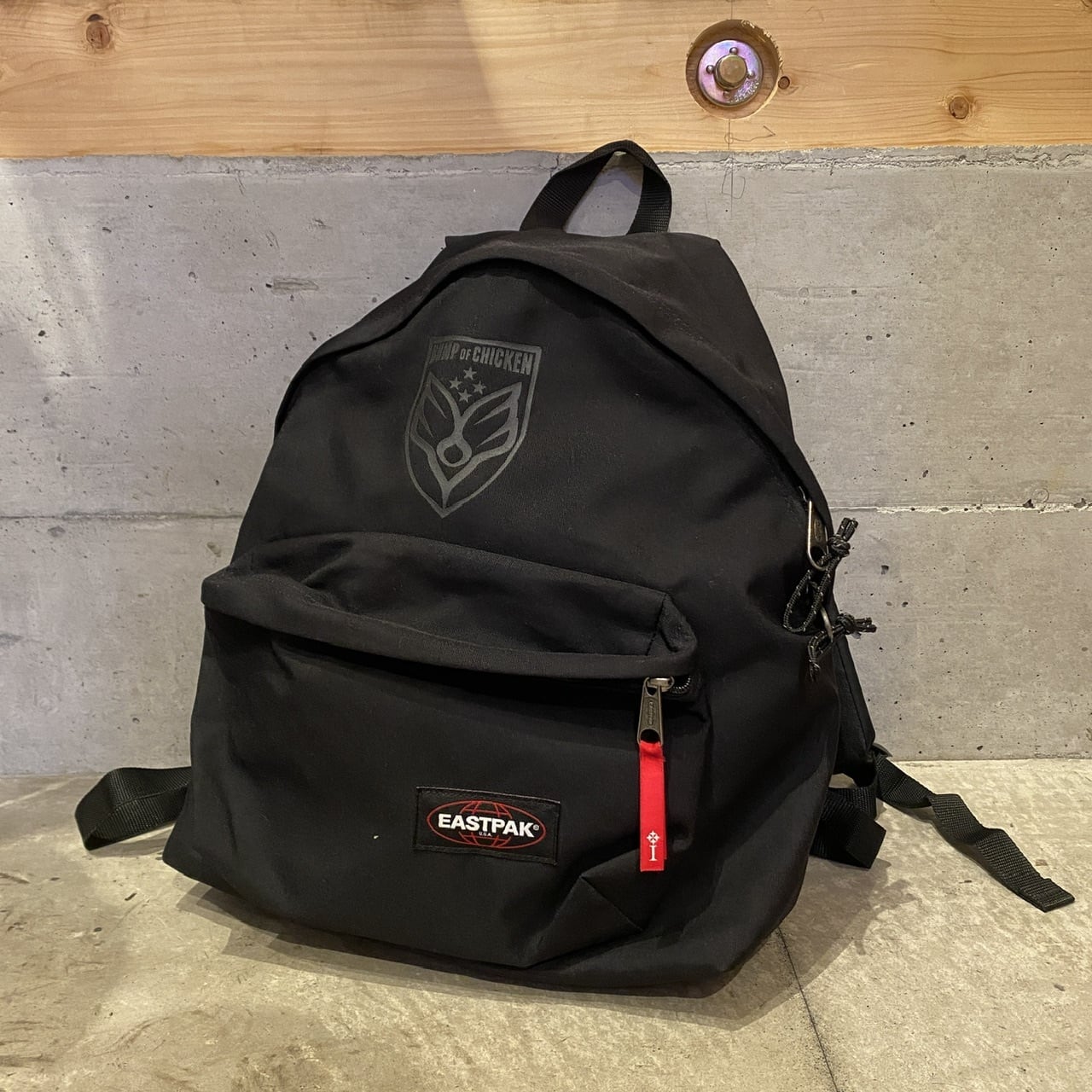 BUMP OF CHICKEN リュック 黒 EASTPAK (おまけ付き) 2025年最新