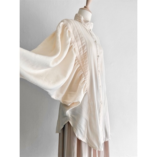 Ivory Quilting Shoulder Gathered Blouse