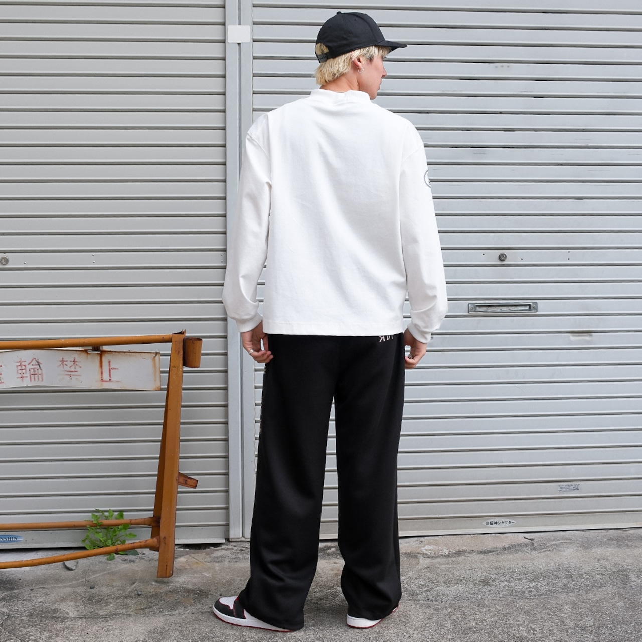 ベーマーク刺繍モックネックトップス