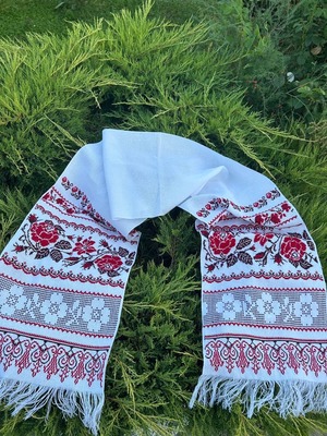 ウクライナ伝統手刺繍祭具タオル「ルシニク」