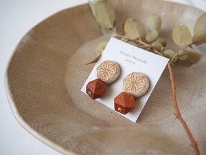 陶器とウッドパーツのイヤリング『麻の葉』