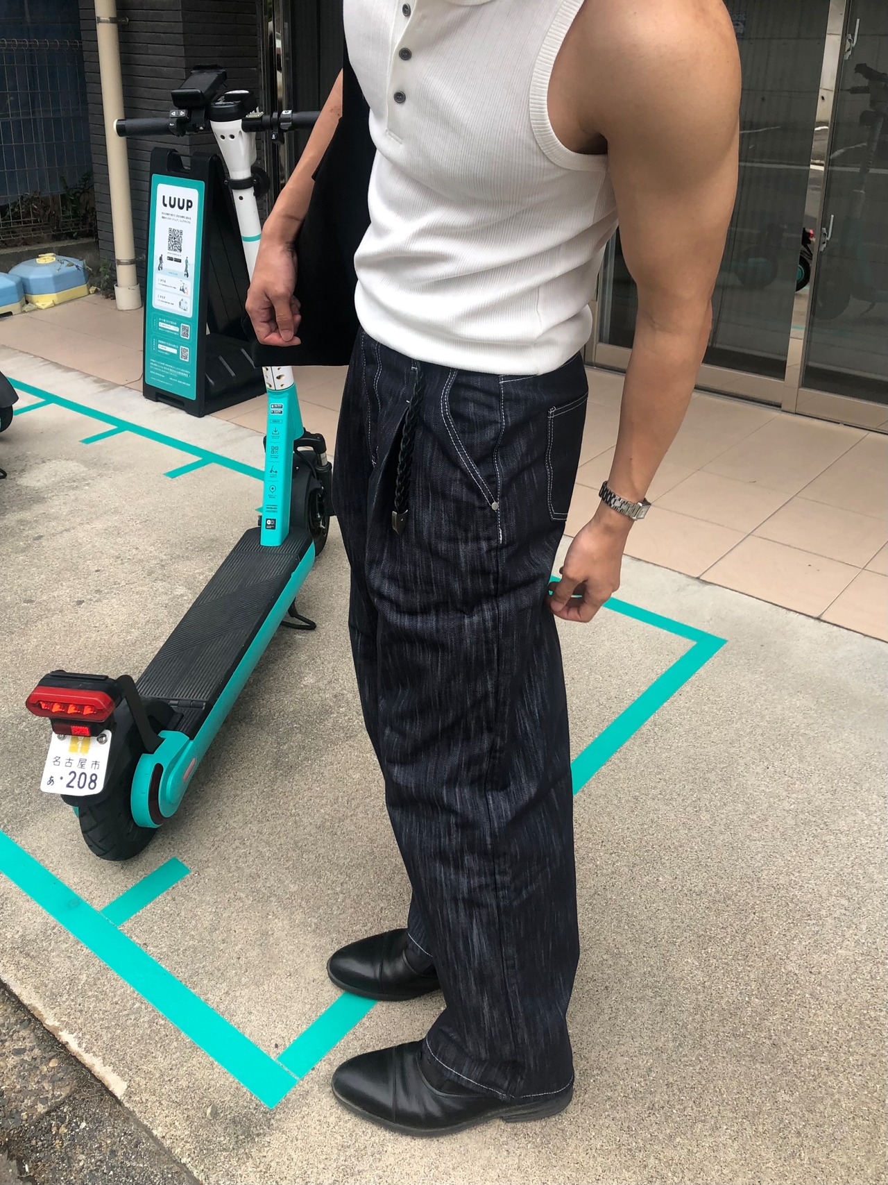 Non-Fade Indigo Tuck Semi Wide Jeans [Mid Blue] - 17