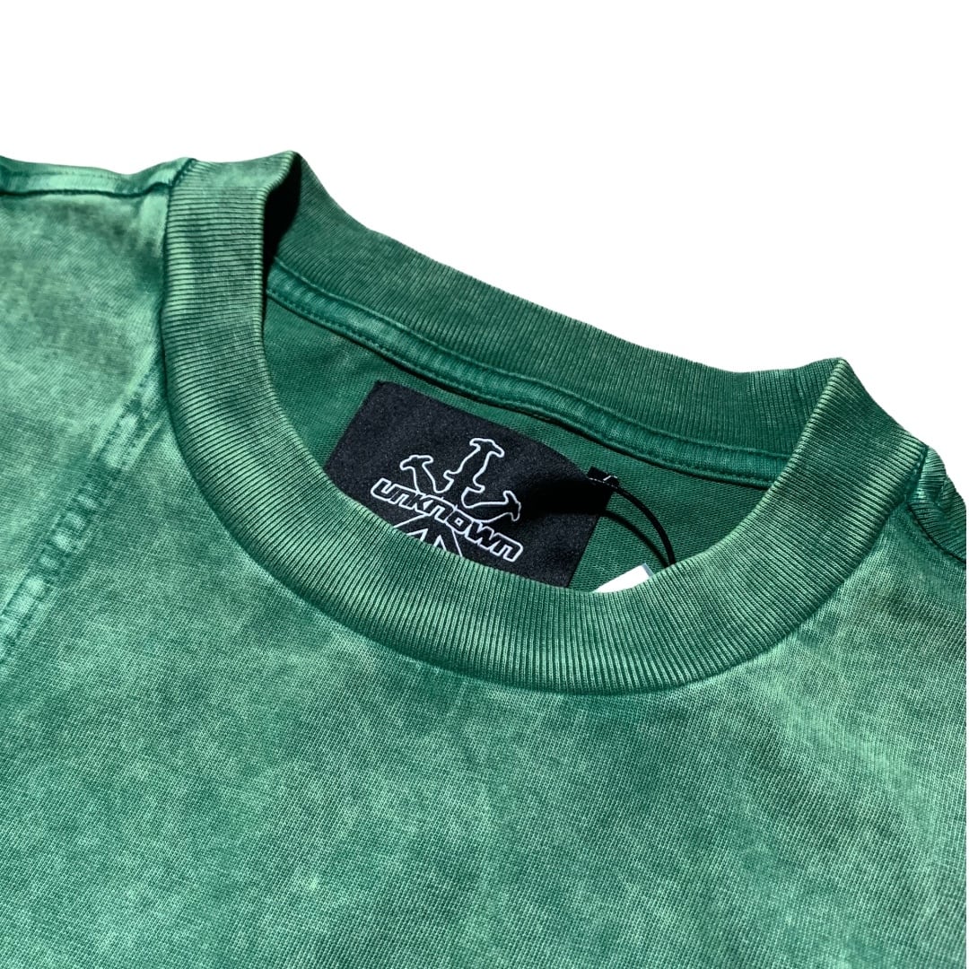 UNKNOWN LONDON】GREEN WASHED SELF CRACKED ARABIC LOGO TEE | PARX.