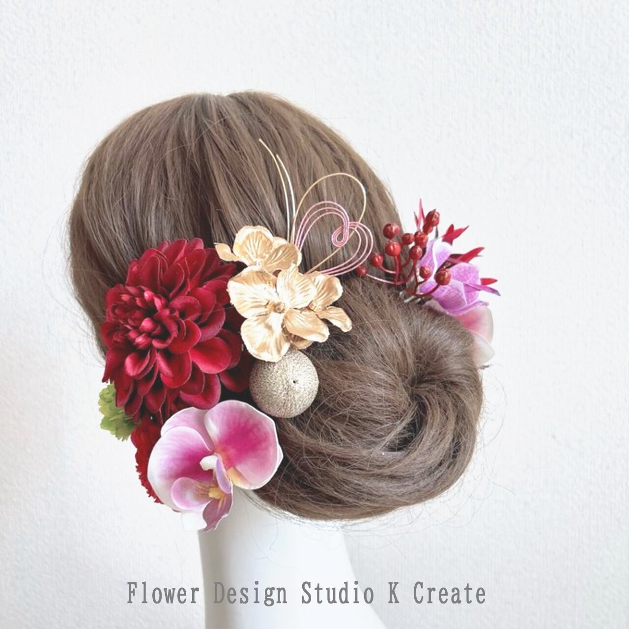 赤いダリアと胡蝶蘭のヘッドドレス 赤 結婚式 成人式 前撮り 白無垢 卒業式 袴 振袖 卒業式 入学式