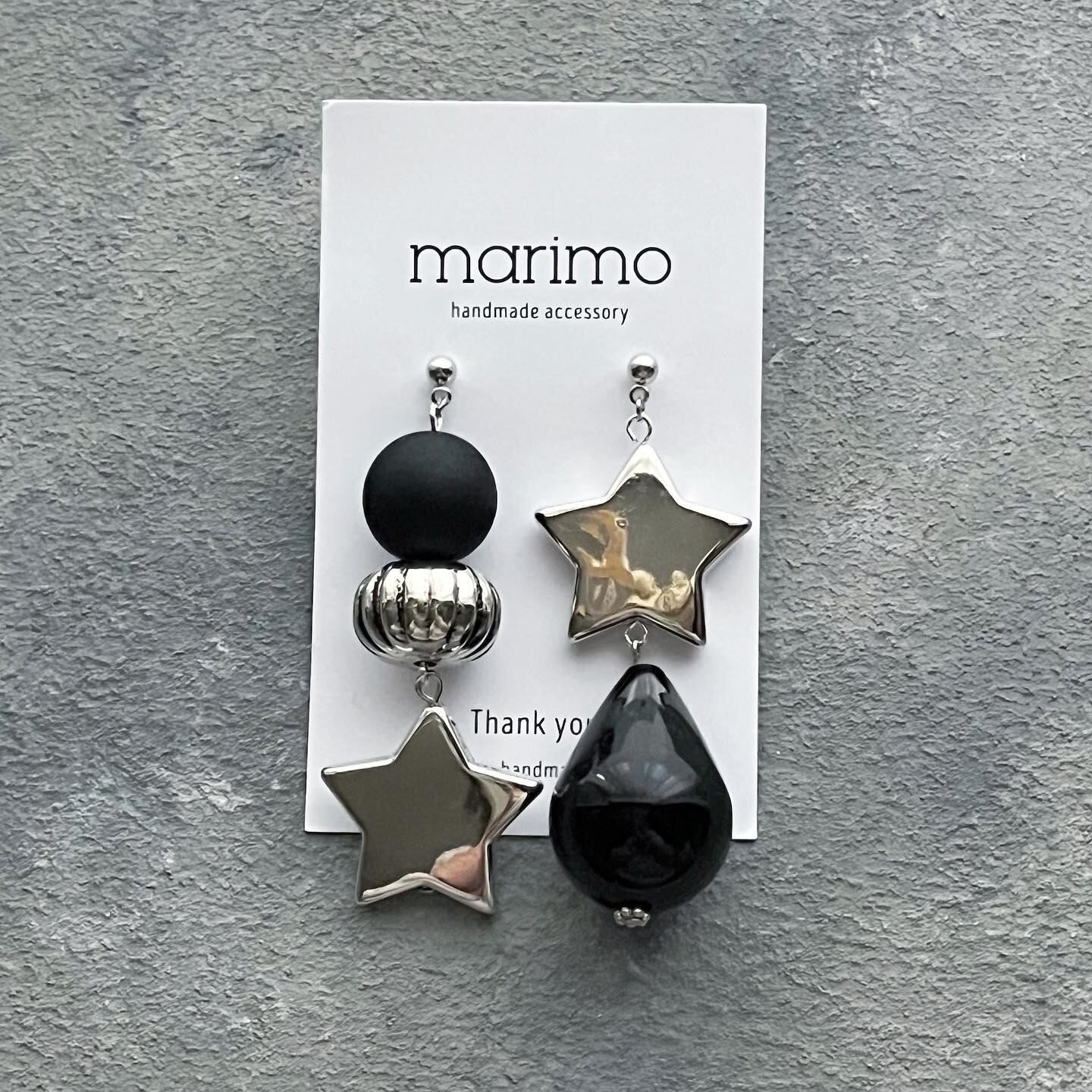 新色 オルテガ タッセル リボン ネイティブ 白 グレー ピアス