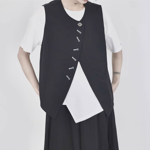 Twist-front layered vest C1120