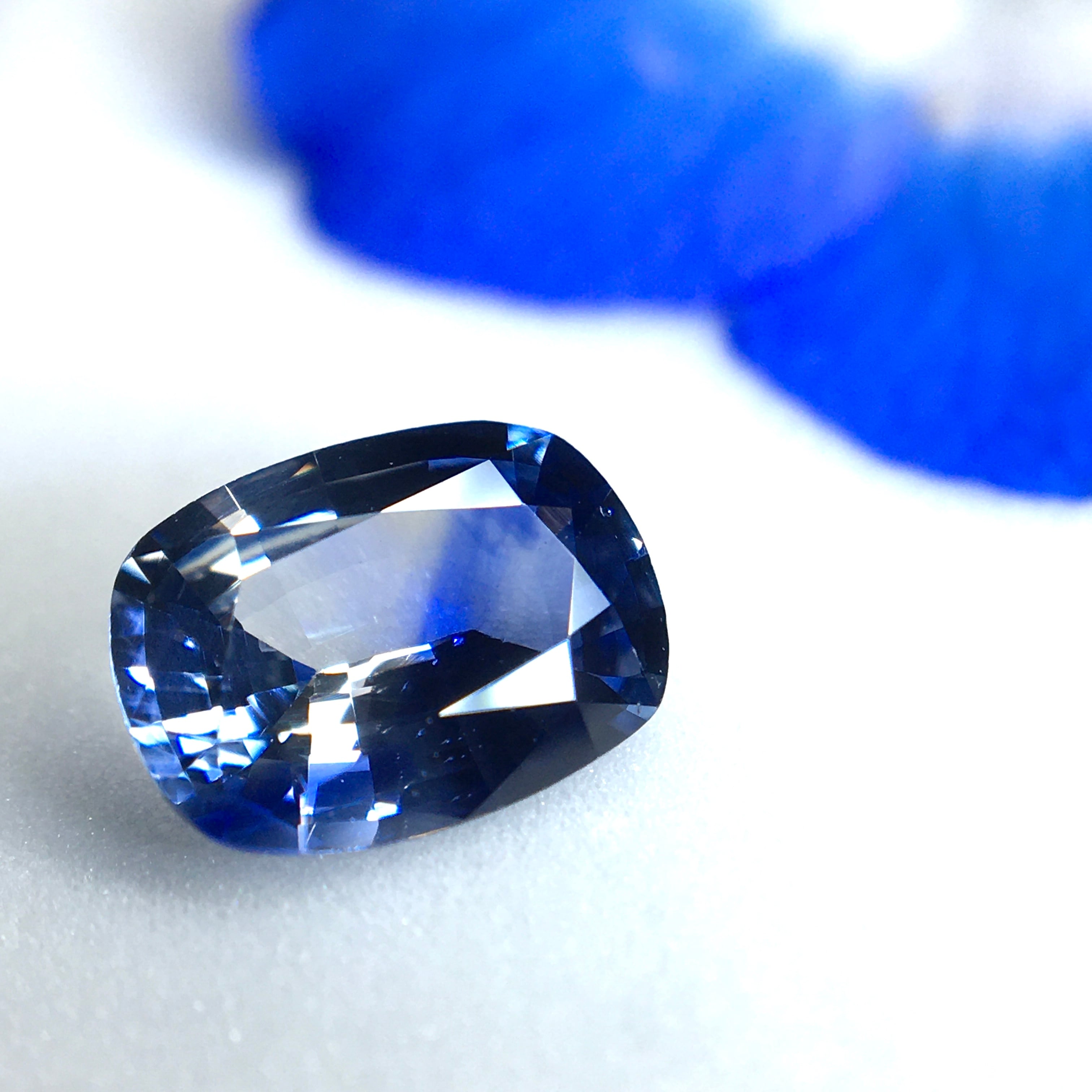 凍てつくようなクリアとブルー 1ct 希少石 天然 バイカラーサファイア | Frederick’s Gems&Jewelry powered by BASE 凍てつくようなクリアとブルー 1ct 希少石 天然 バイカラーサファイア | Frederick’s Gems&Jewelry powered by BASE