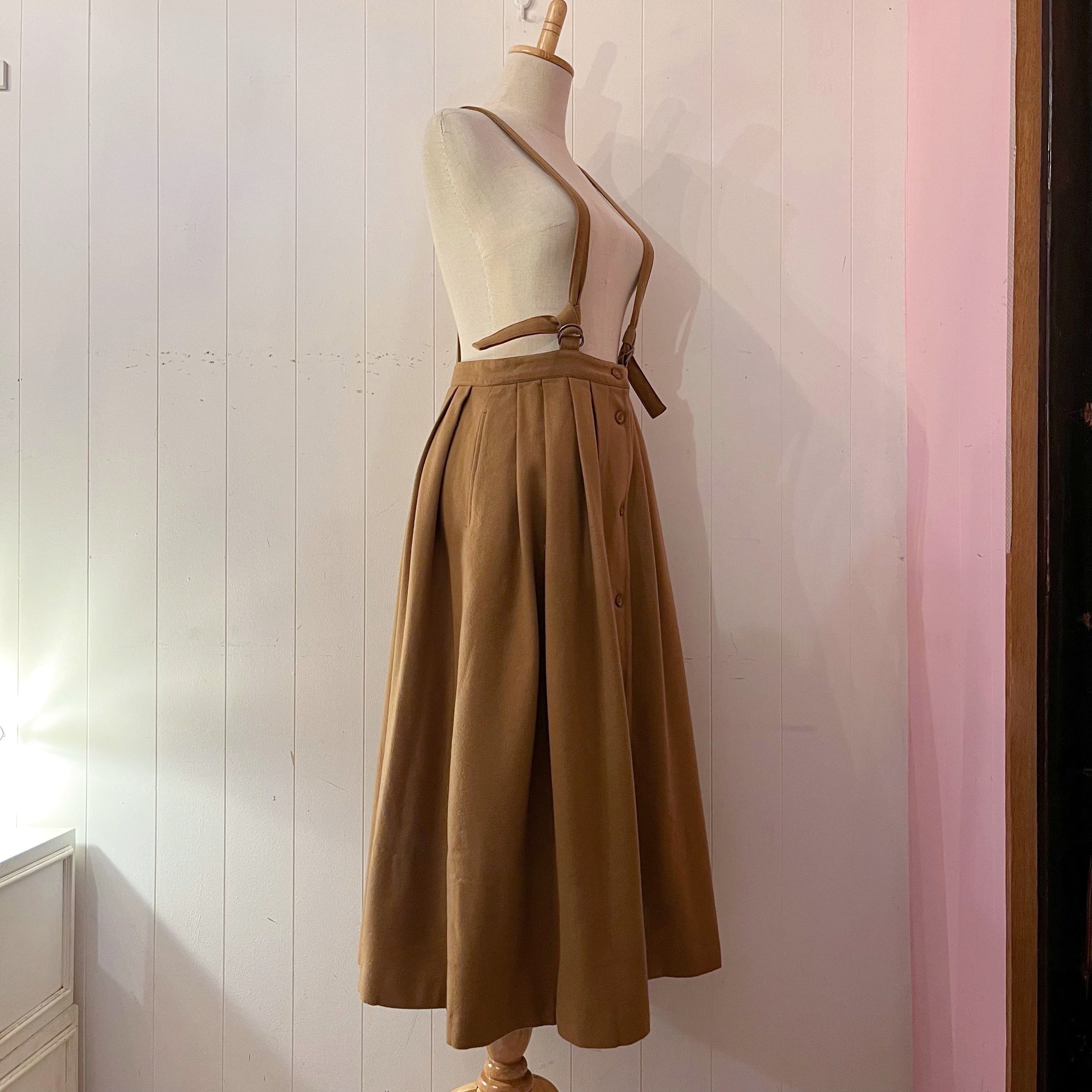 beige front button suspender skirt