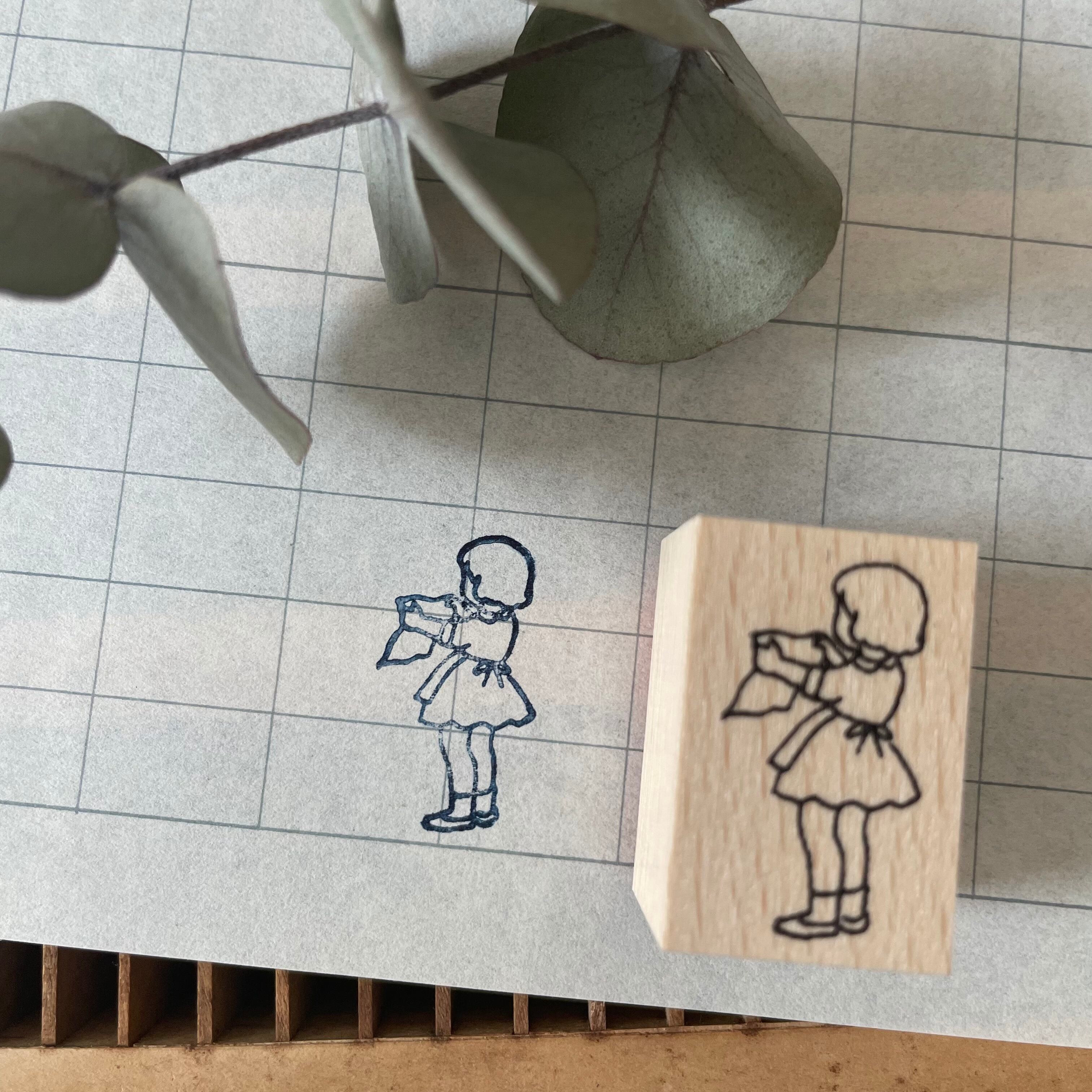 野ばら社図案のはんこ・洗濯する子｜STP-017 | 野ばら社通販部