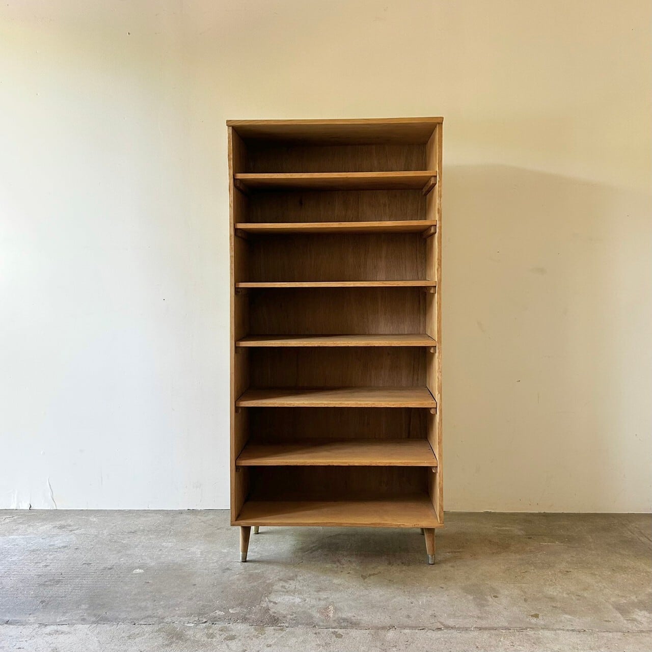 脚付きの棚　古家具　0798