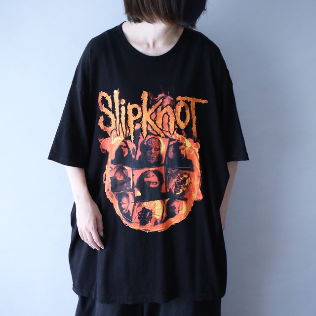 "SLIP KNOT" front and back printed XXL over silhouette tee