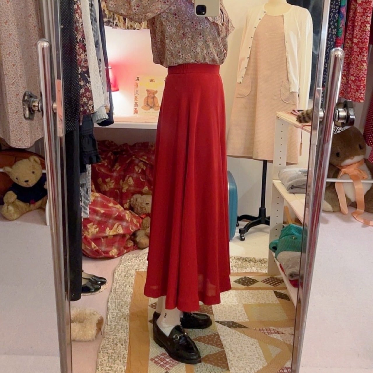 red seams flare skirt