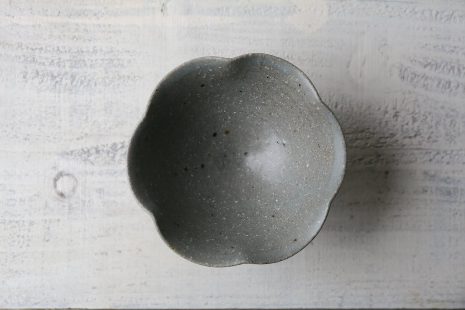 グレー釉 輪花高台鉢 | 古谷製陶所