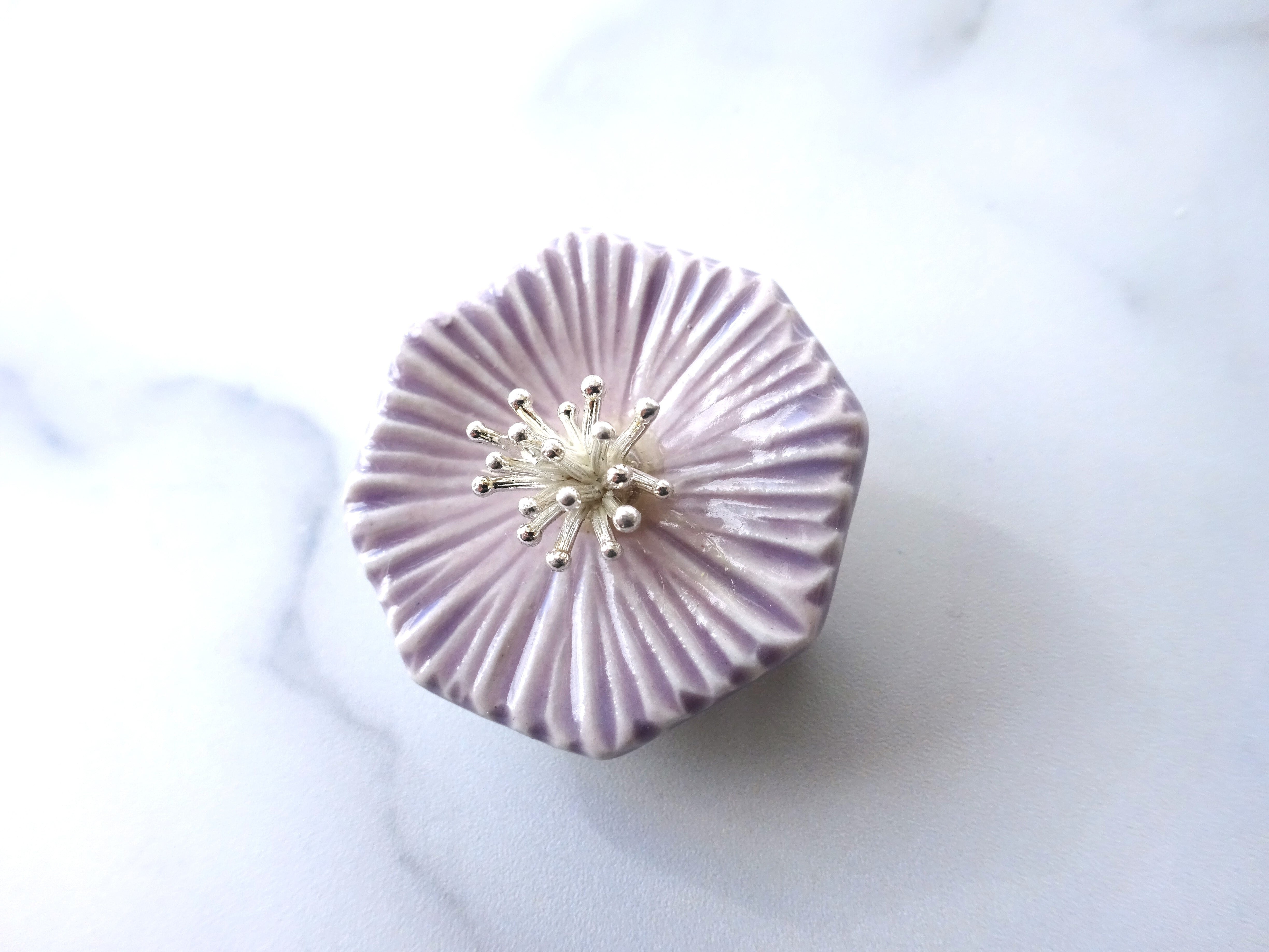 花のbroach（ミヤコワスレ）薄紫