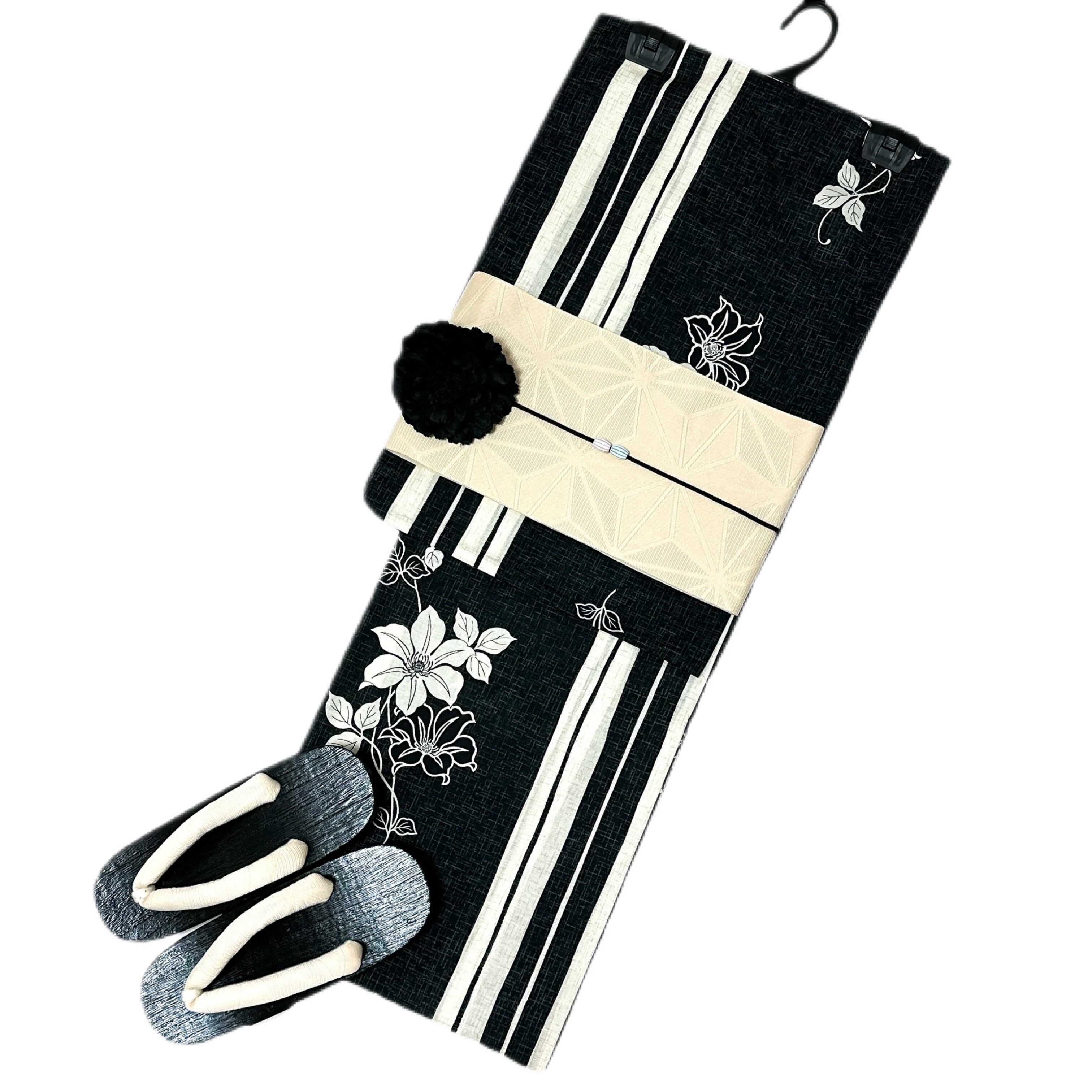 SALE価格　新作 浴衣ジェンヌ 浴衣5点セット 黒地に細縞と花 半幅帯 浴衣ジェンヌ 浴衣5点セット 黒地にクリーム系の花 浴衣 半幅帯 浴衣