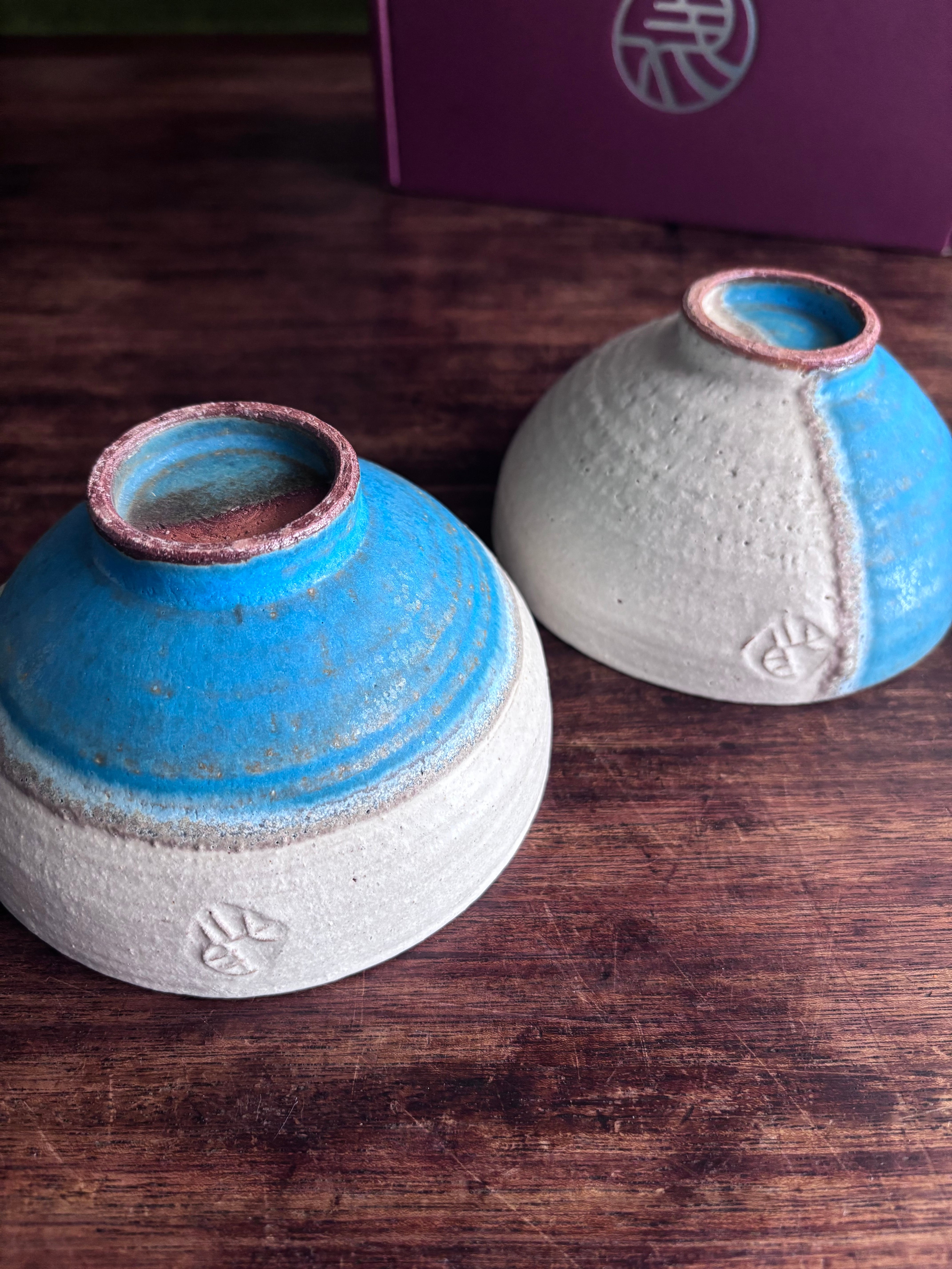 左馬 飯碗　 / レンジ・食洗機可 / 茶碗　飯茶碗 左馬 午年 新年 縁起物 干支 和食器 陶器　ちゃわん ペア セット ソーシャルギフト  青　白　縁起物　縁起　和食器 陶器  お祝い 贈り物 結婚記念日 夫婦 お揃い 還暦祝い 記念日 ギフトセット 退職祝い 結婚祝い 引越し祝い「茶碗 2個 」食器セット ペアセット